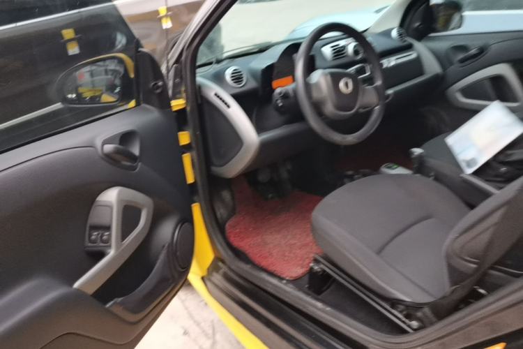 Used smart fortwo 2014 1.0 MHD Hardtop New Year Special Edition Driver Seat