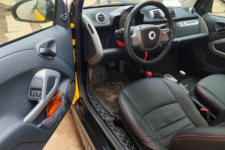 Used smart fortwo 2014 1.0 MHD Hardtop New Year Special Edition Driver Seat