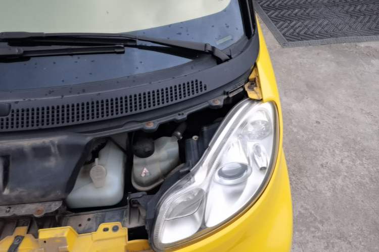 Used smart fortwo 2014 1.0 MHD Hardtop New Year Special Edition Engine Bay Left