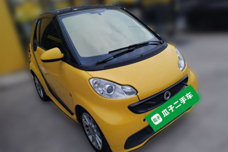 Used smart fortwo 2014 1.0 MHD Hardtop New Year Special Edition Front Right 45 Deg