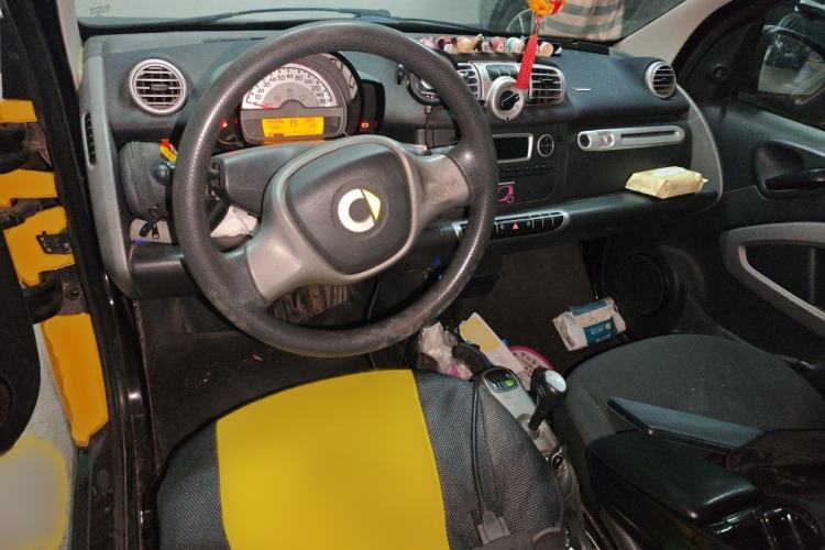 Used smart fortwo 2014 1.0 MHD Hardtop New Year Special Edition Interior 2