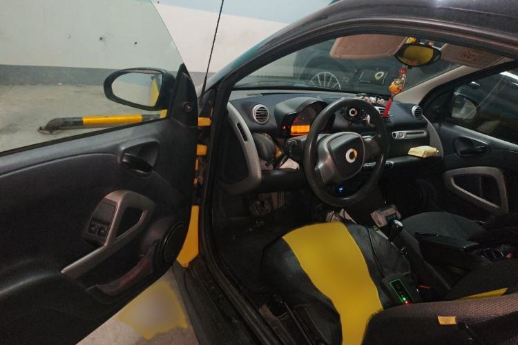 Used smart fortwo 2014 1.0 MHD Hardtop New Year Special Edition Interior 3