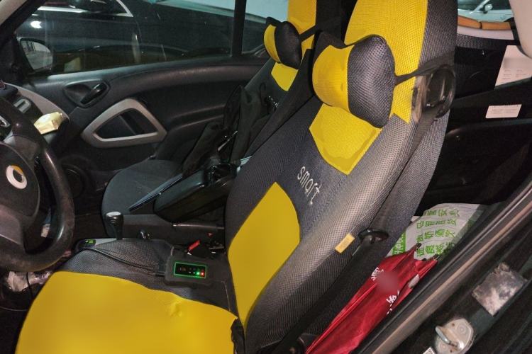 Used smart fortwo 2014 1.0 MHD Hardtop New Year Special Edition Interior 4