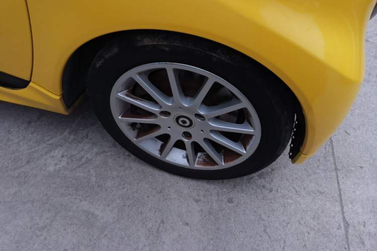Used smart fortwo 2014 1.0 MHD Hardtop New Year Special Edition Right Front Wheel Hub