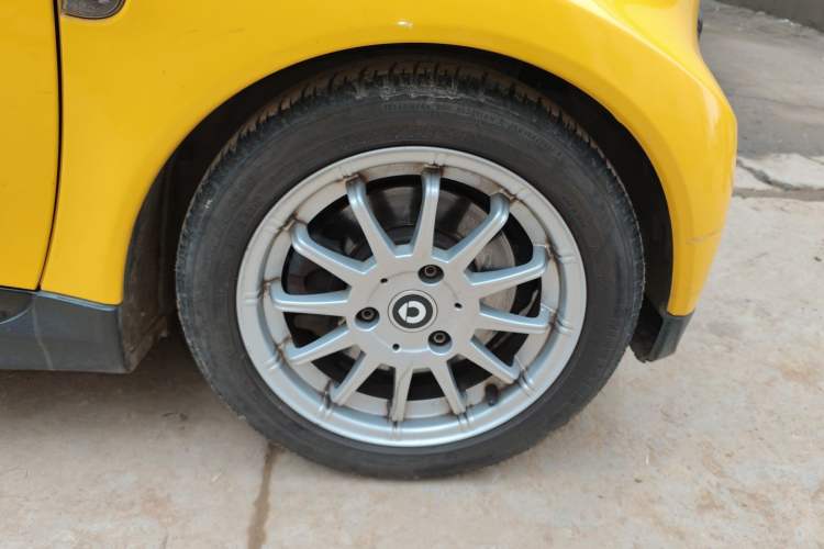 Used smart fortwo 2014 1.0 MHD Hardtop New Year Special Edition Right Front Wheel Hub