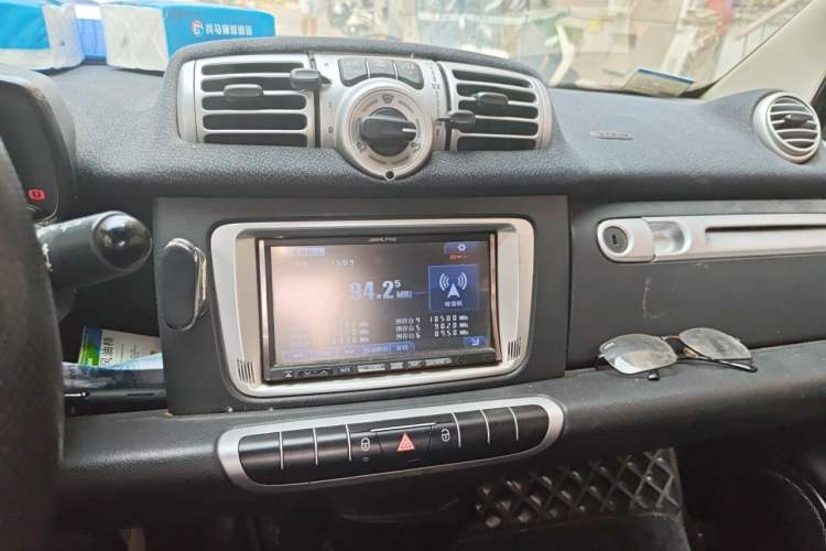Used smart fortwo 2015 1.0 MHD New Year Special Edition Audio And AC Panel