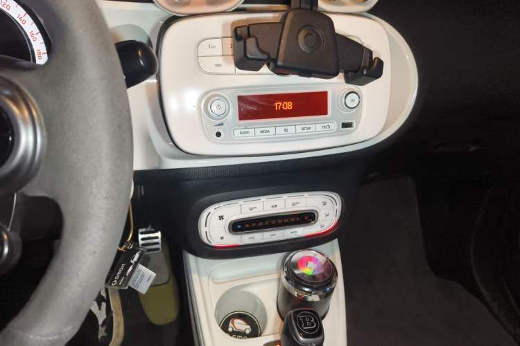 Used smart fortwo 2015 1.0L 52 kW Hardtop Passion Edition Audio And AC Panel