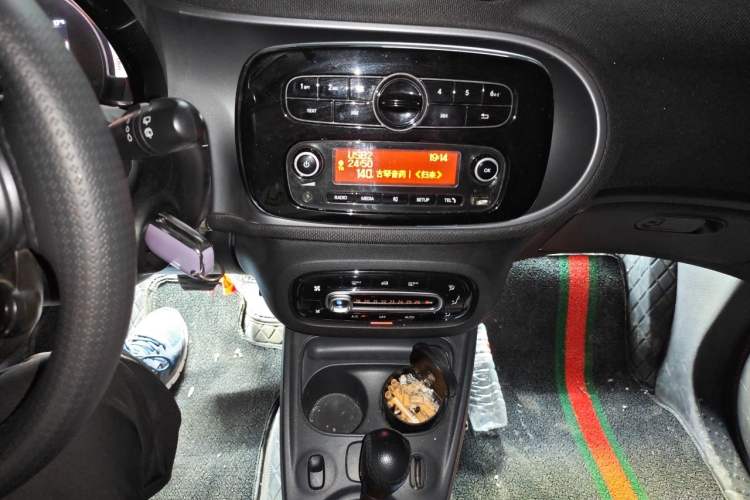 Used smart fortwo 2015 1.0L 52 kW Hardtop Passion Edition Audio And AC Panel