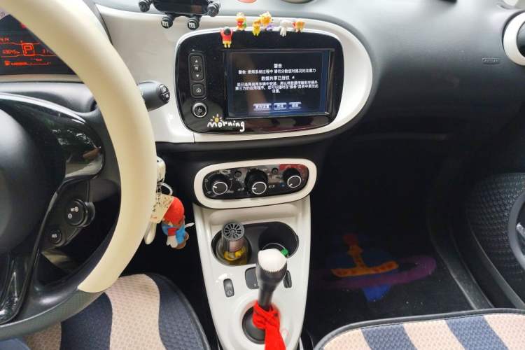 Used smart fortwo 2015 1.0L 52 kW hardtop Dynamic version Audio And AC Panel