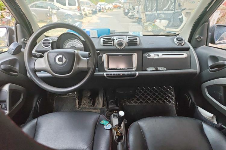 Used smart fortwo 2015 1.0 MHD New Year Special Edition Center Console