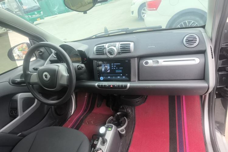 Used smart fortwo 2015 1.0 MHD Comfort Travel Edition Center Console