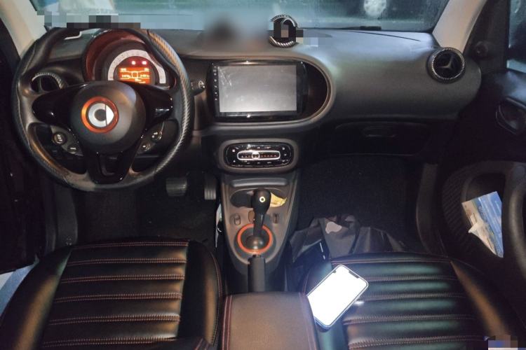 Used smart fortwo 2015 1.0L 52 kW hardtop Dynamic version Center Console