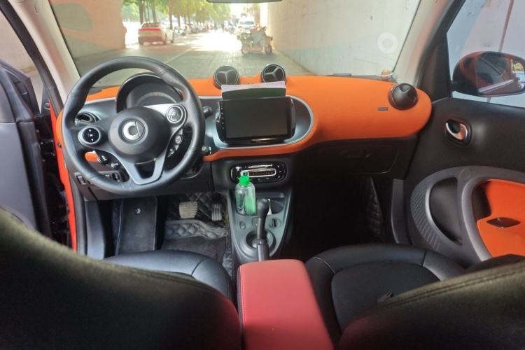 Used smart fortwo 2015 1.0L 52 kW Hardtop Passion Edition Center Console