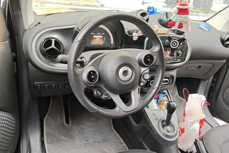 Used smart fortwo 2015 1.0L 52 kW Hardtop Passion Edition Center Console