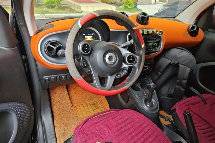 Used smart fortwo 2015 1.0L 52 kW Hardtop Passion Edition Center Console