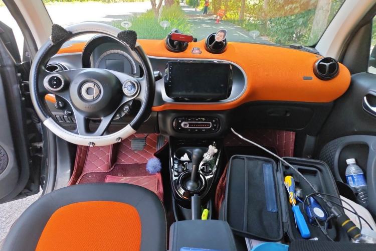 Used smart fortwo 2015 1.0L 52 kW Hardtop Passion Edition Center Console