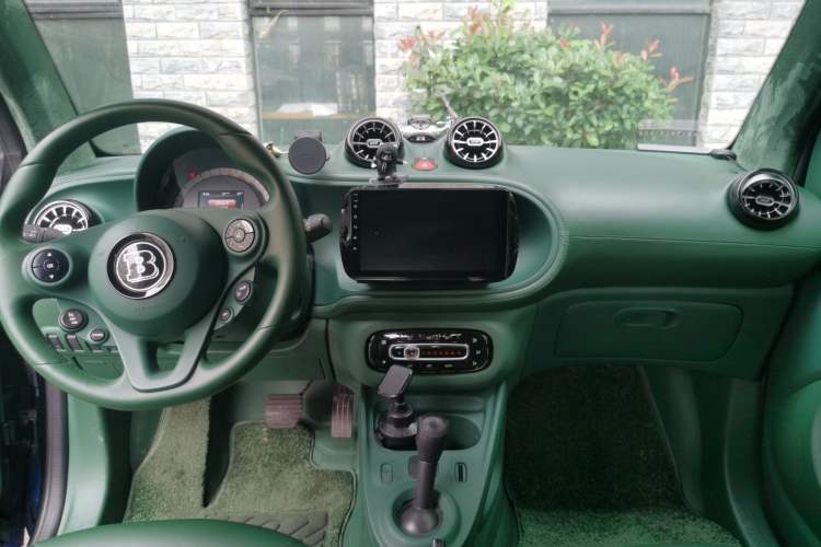 Used smart fortwo 2015 1.0L 52 kW Hardtop Passion Edition Center Console