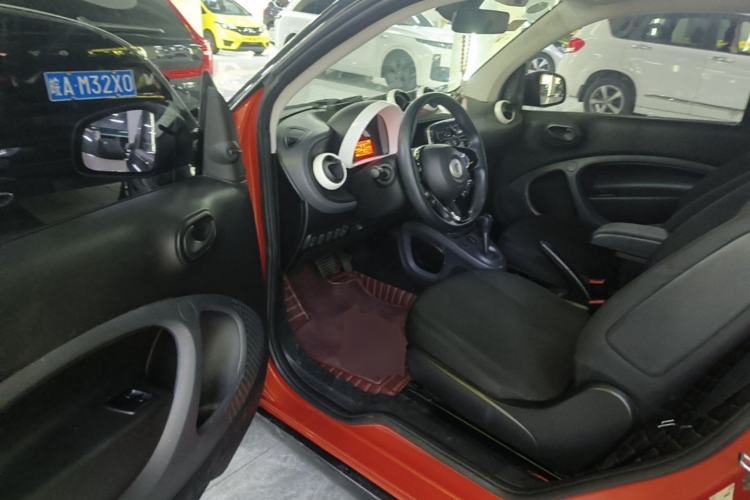 Used smart fortwo 2015 1.0L 52 kW hardtop Dynamic version Driver Seat