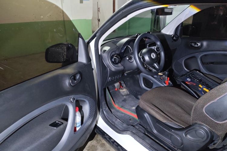 Used smart fortwo 2015 1.0L 52 kW Hardtop Passion Edition Driver Seat