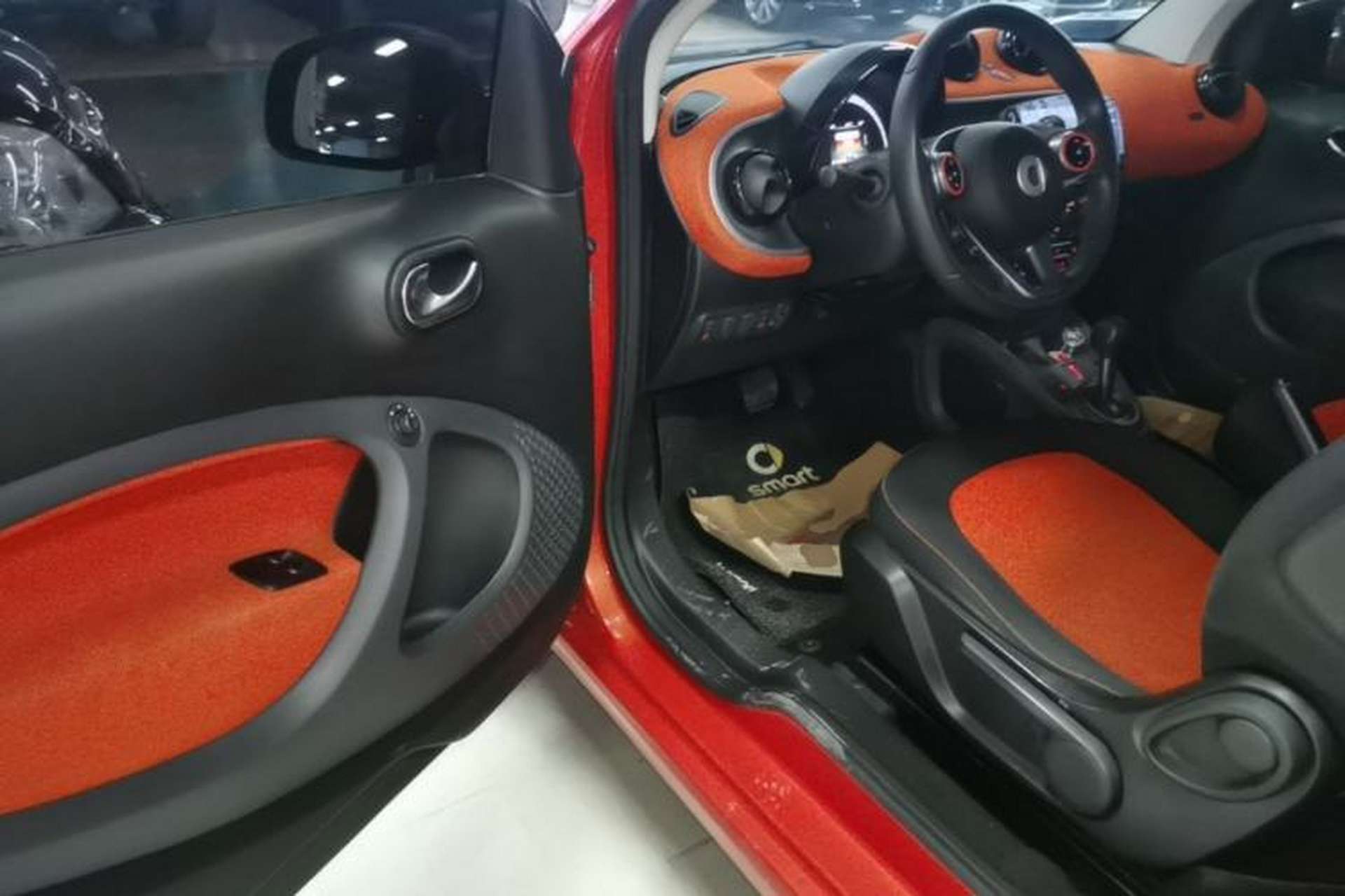 Used smart fortwo 2015 1.0L 52 kW Hardtop Passion Edition Driver Seat