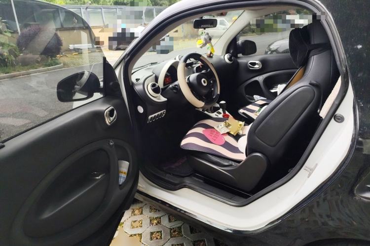 Used smart fortwo 2015 1.0L 52 kW hardtop Dynamic version Driver Seat