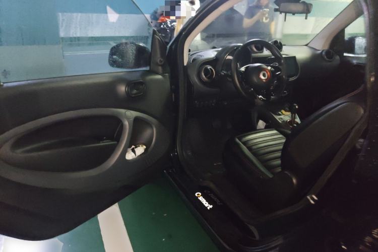 Used smart fortwo 2015 1.0L 52 kW hardtop Dynamic version Driver Seat