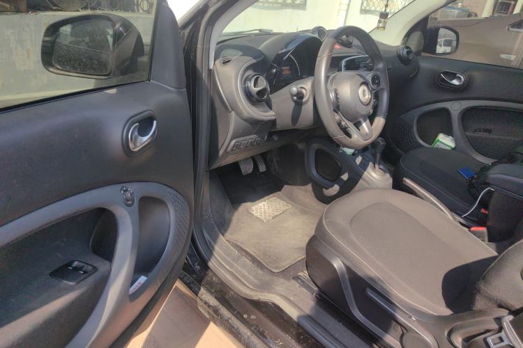 Used smart fortwo 2015 1.0L 52 kW Hardtop Passion Edition Driver Seat