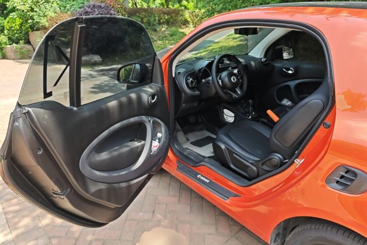 Used smart fortwo 2015 1.0L 52 kW Hardtop Passion Edition Driver Seat