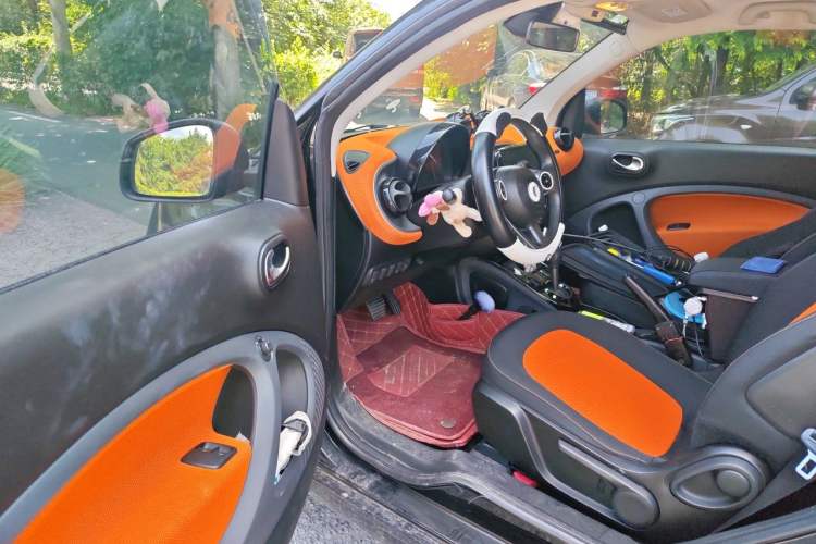 Used smart fortwo 2015 1.0L 52 kW Hardtop Passion Edition Driver Seat