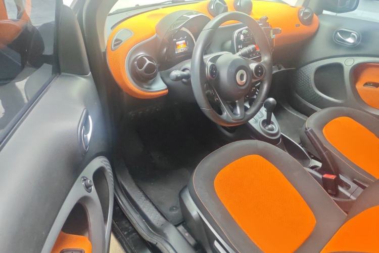 Used smart fortwo 2015 1.0L 52 kW Hardtop Passion Edition Driver Seat