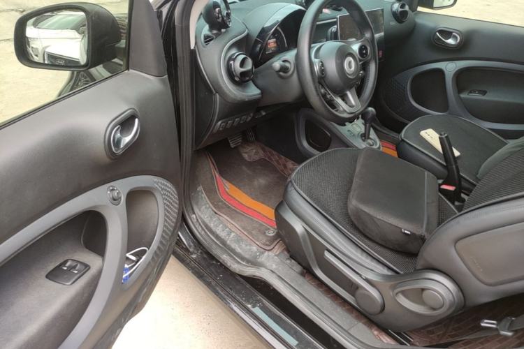 Used smart fortwo 2015 1.0L 52 kW Hardtop Passion Edition Driver Seat