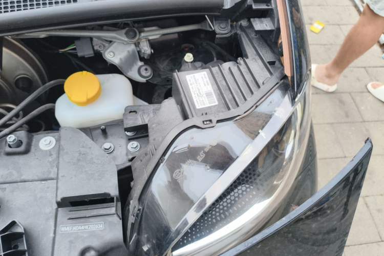 Used smart fortwo 2015 1.0L 52 kW Hardtop Passion Edition Engine Bay Left