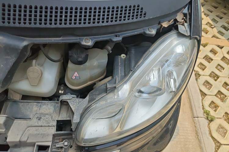Used smart fortwo 2015 1.0 MHD New Year Special Edition Engine Bay Left