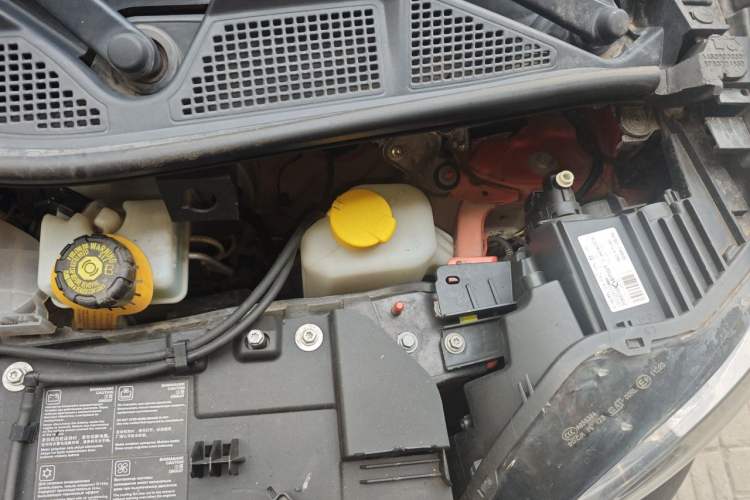 Used smart fortwo 2015 1.0L 52 kW Hardtop Passion Edition Engine Bay Left