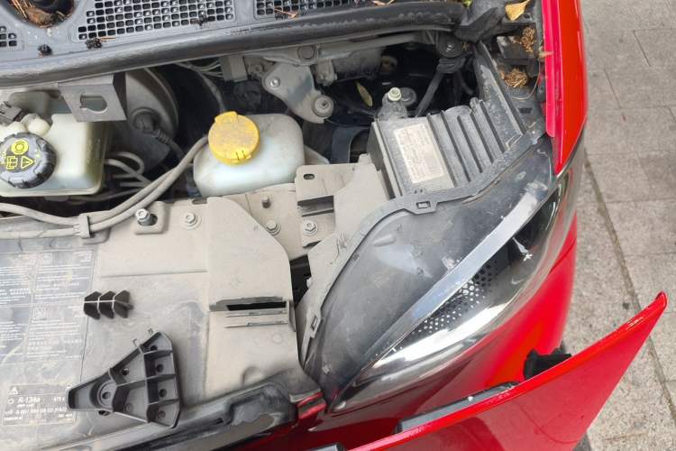 Used smart fortwo 2015 1.0L 52 kW Hardtop Passion Edition Engine Bay Left