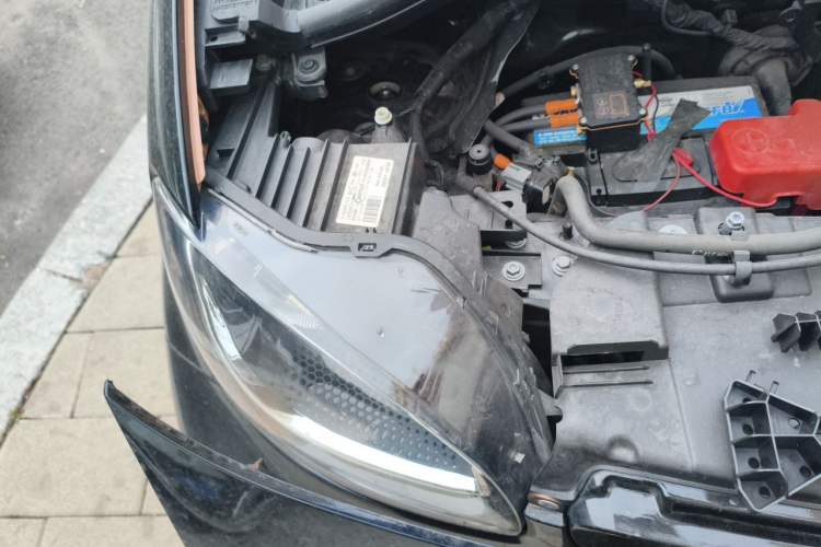 Used smart fortwo 2015 1.0L 52 kW Hardtop Passion Edition Engine Bay Right