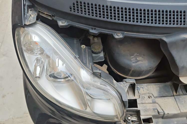 Used smart fortwo 2015 1.0 MHD New Year Special Edition Engine Bay Right