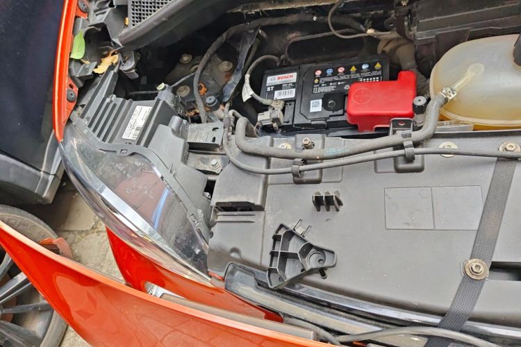 Used smart fortwo 2015 1.0L 52 kW Hardtop Passion Edition Engine Bay Right