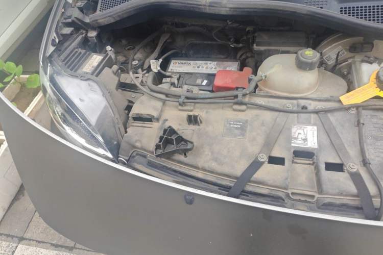 Used smart fortwo 2015 1.0L 52 kW Hardtop Passion Edition Engine Bay Right