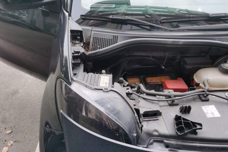 Used smart fortwo 2015 1.0L 52 kW Hardtop Passion Edition Engine Bay Right