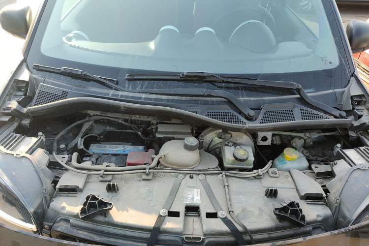 Used smart fortwo 2015 1.0L 52 kW hardtop Dynamic version Engine Bay