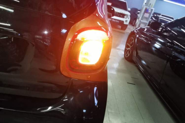 Used smart fortwo 2015 1.0L 52 kW Hardtop Passion Edition Exterior 3