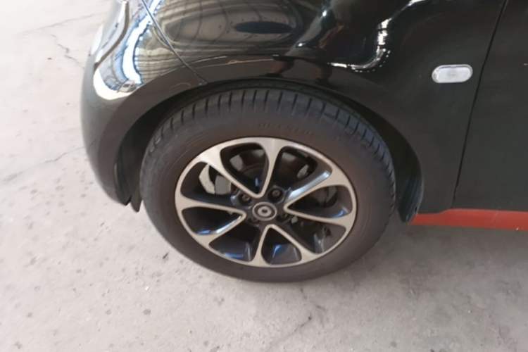 Used smart fortwo 2015 1.0L 52 kW Hardtop Passion Edition Exterior 4