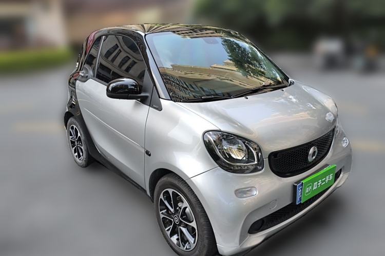 Used smart fortwo 2015 1.0L 52 kW Hardtop Passion Edition Front Right 45 Deg