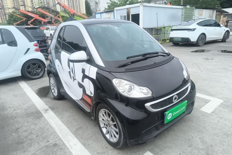 Used smart fortwo 2015 1.0 MHD Comfort Travel Edition Front Right 45 Deg