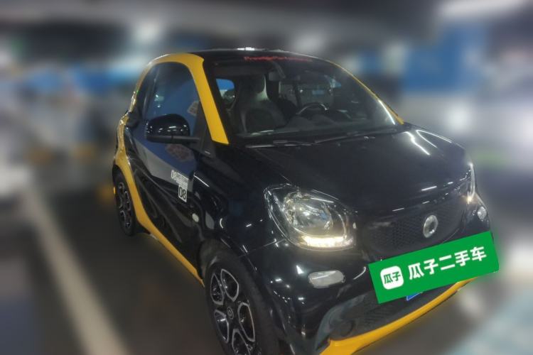 Used smart fortwo 2015 1.0L 52 kW Hardtop Passion Edition Front Right 45 Deg