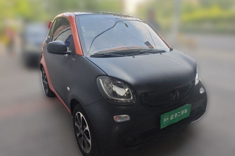 Used smart fortwo 2015 1.0L 52 kW Hardtop Passion Edition Front Right 45 Deg