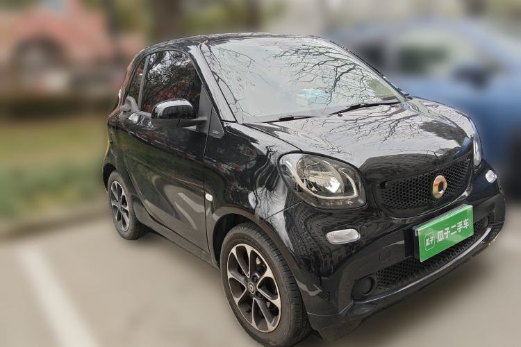 Used smart fortwo 2015 1.0L 52 kW Hardtop Passion Edition Front Right 45 Deg
