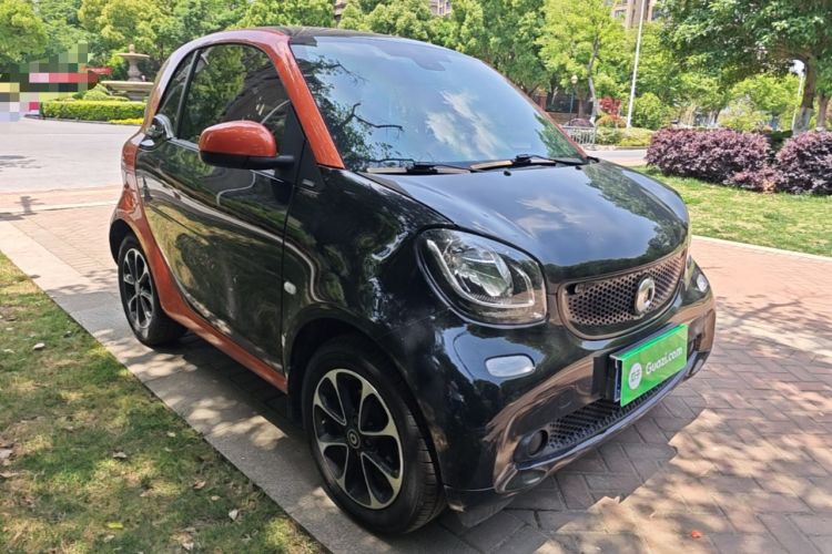 Used smart fortwo 2015 1.0L 52 kW Hardtop Passion Edition Front Right 45 Deg