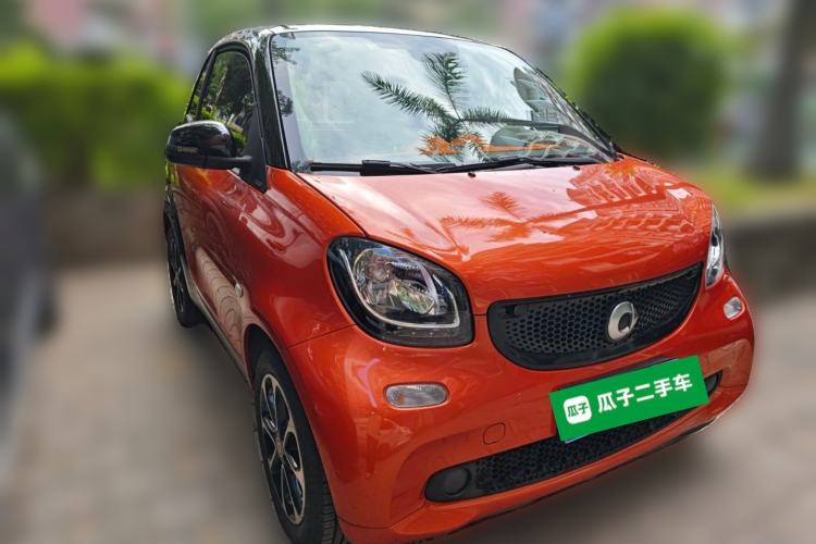 Used smart fortwo 2015 1.0L 52 kW Hardtop Passion Edition Front Right 45 Deg
